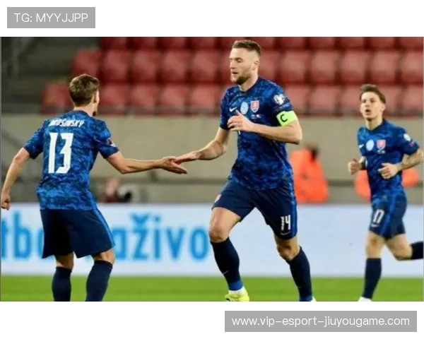 国际米兰—什克里尼亚尔头球摆渡制造进球