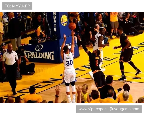 巨星联手：詹姆斯和库里的巅峰对决！，想看詹姆斯和库里一起打球